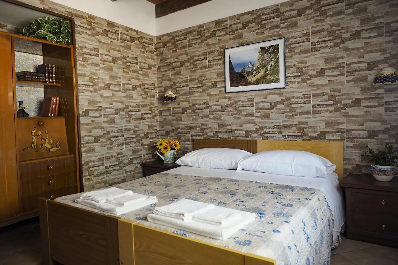 Bed & Breakfast La Vecchia Montagna B&B Nebida