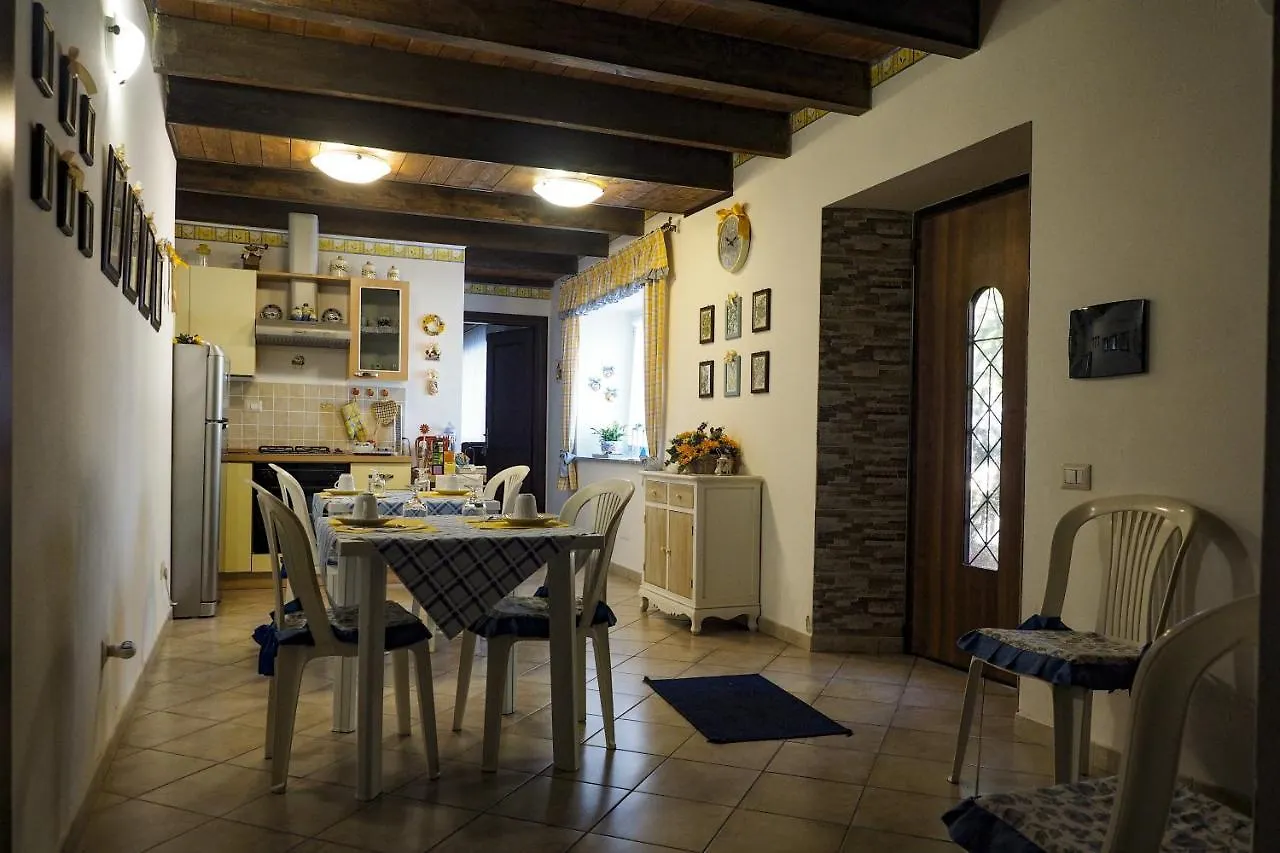 Nocleg ze śniadaniem La Vecchia Montagna B&B Nebida Włochy